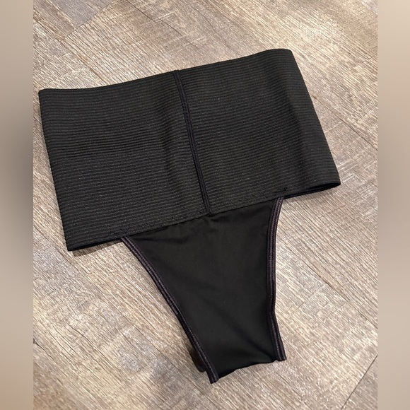 Waist slimming black garment - Picture 2 of 3